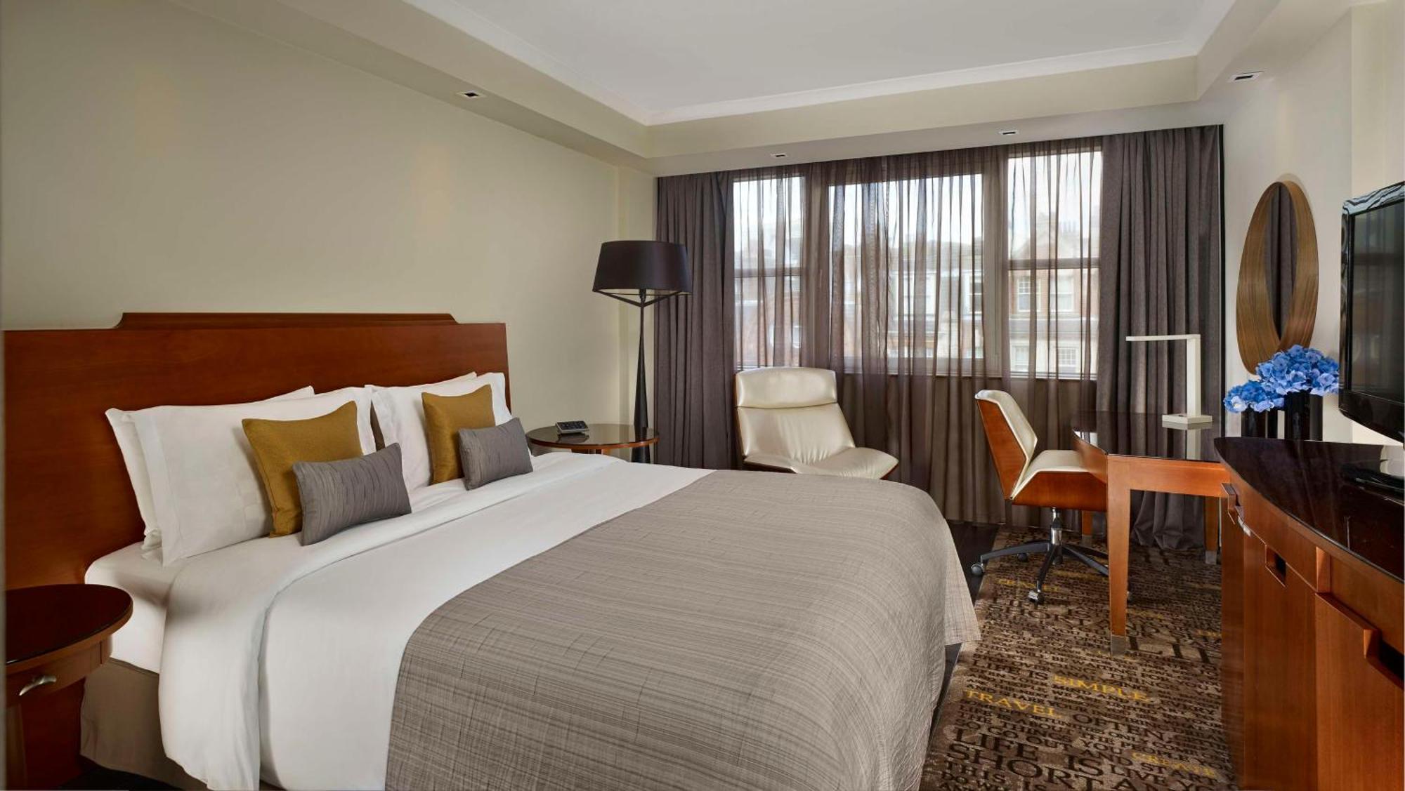 Park Plaza Victoria Hotel 4*