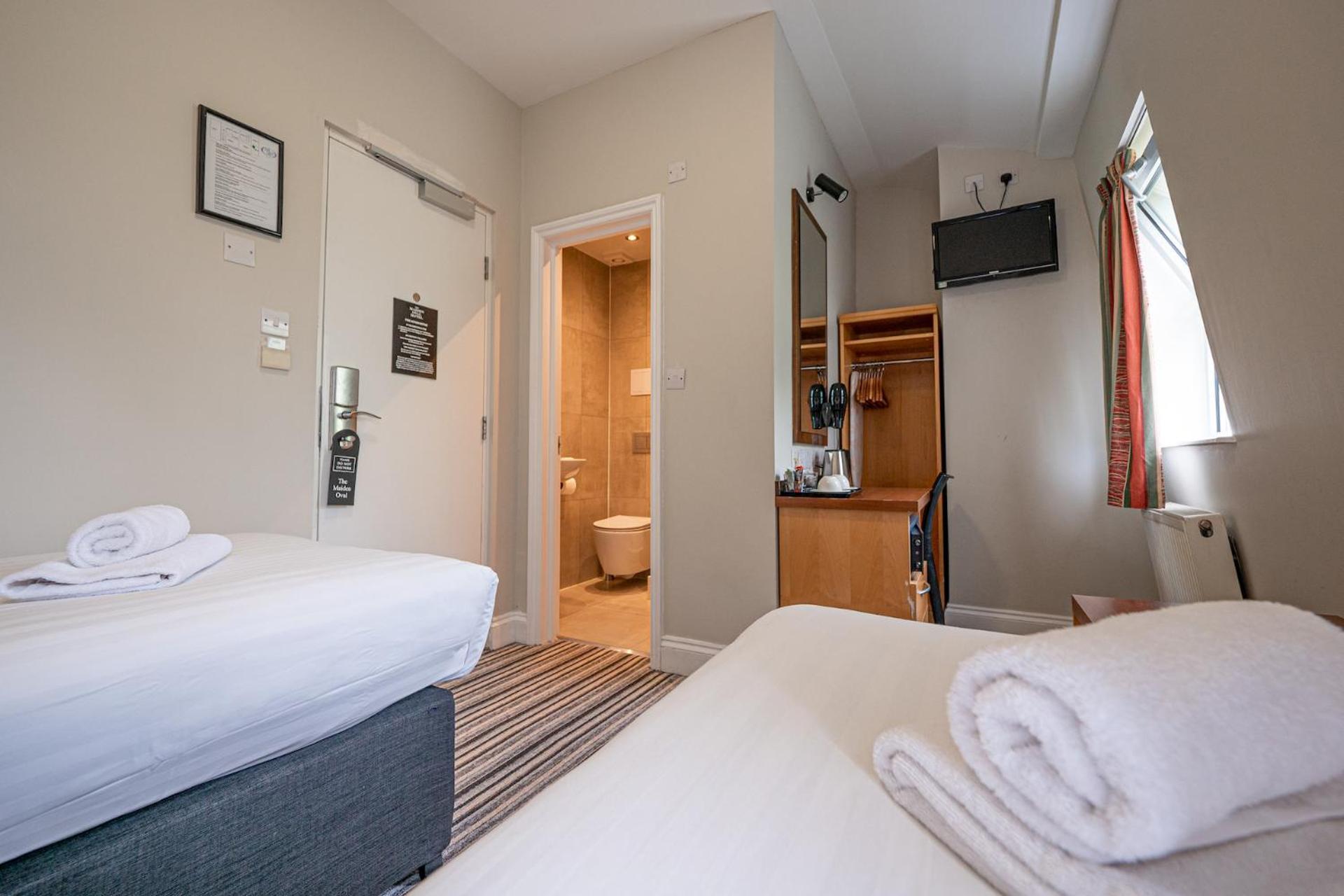 Hotel Maiden Oval 3*