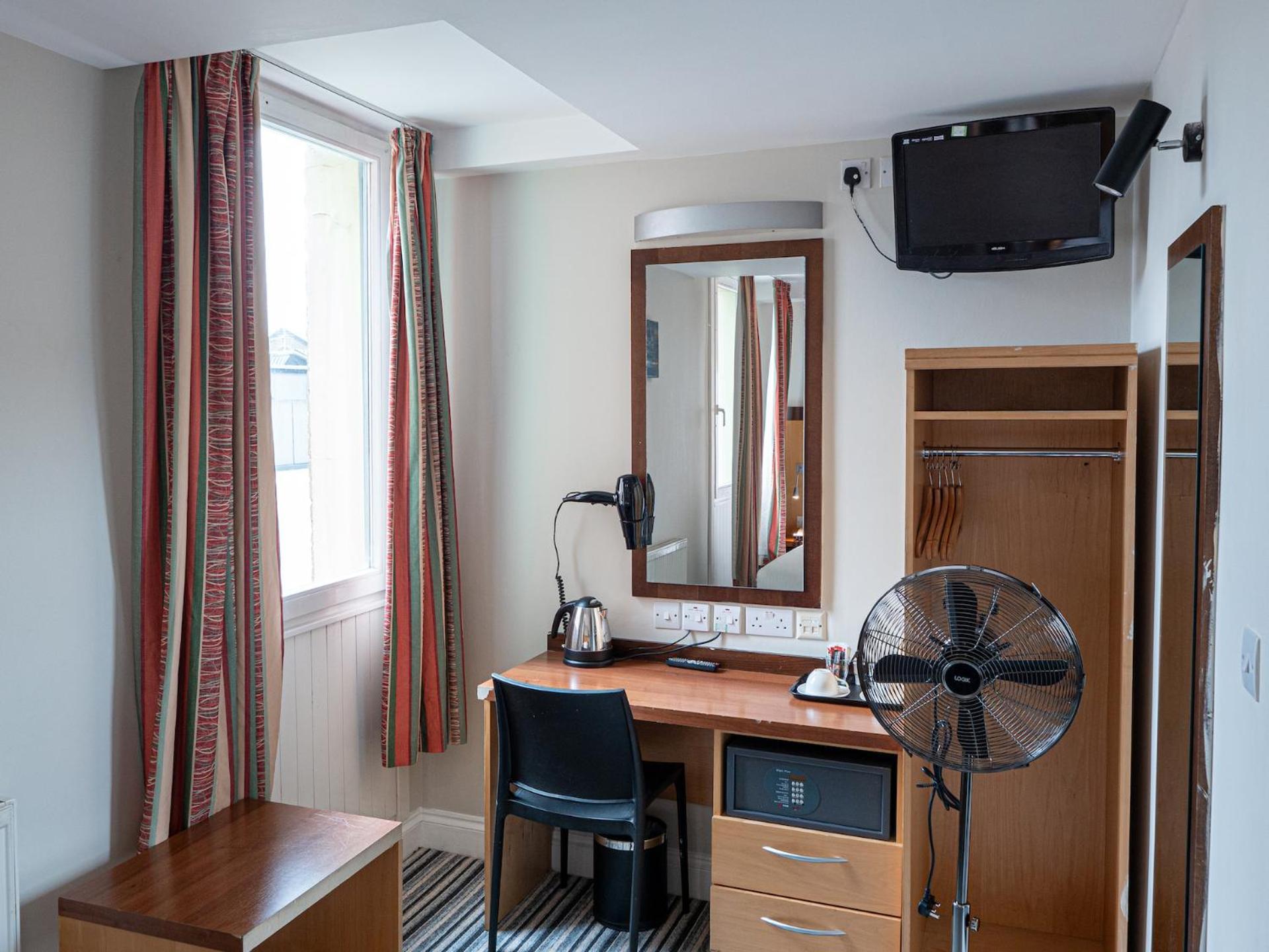Hotel Maiden Oval 3*