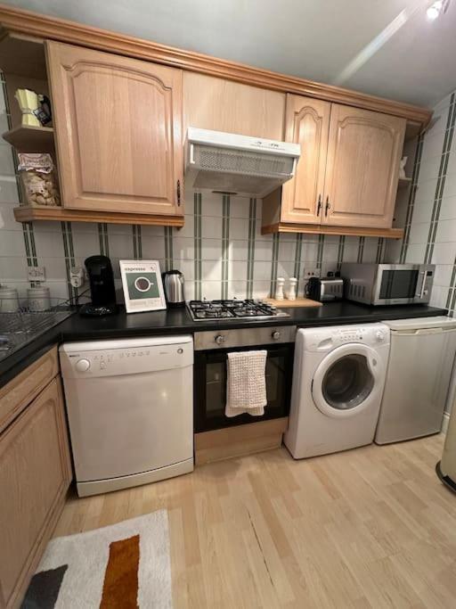 2 Bed Chic Vintage Flat At Bayswater Lägenhet