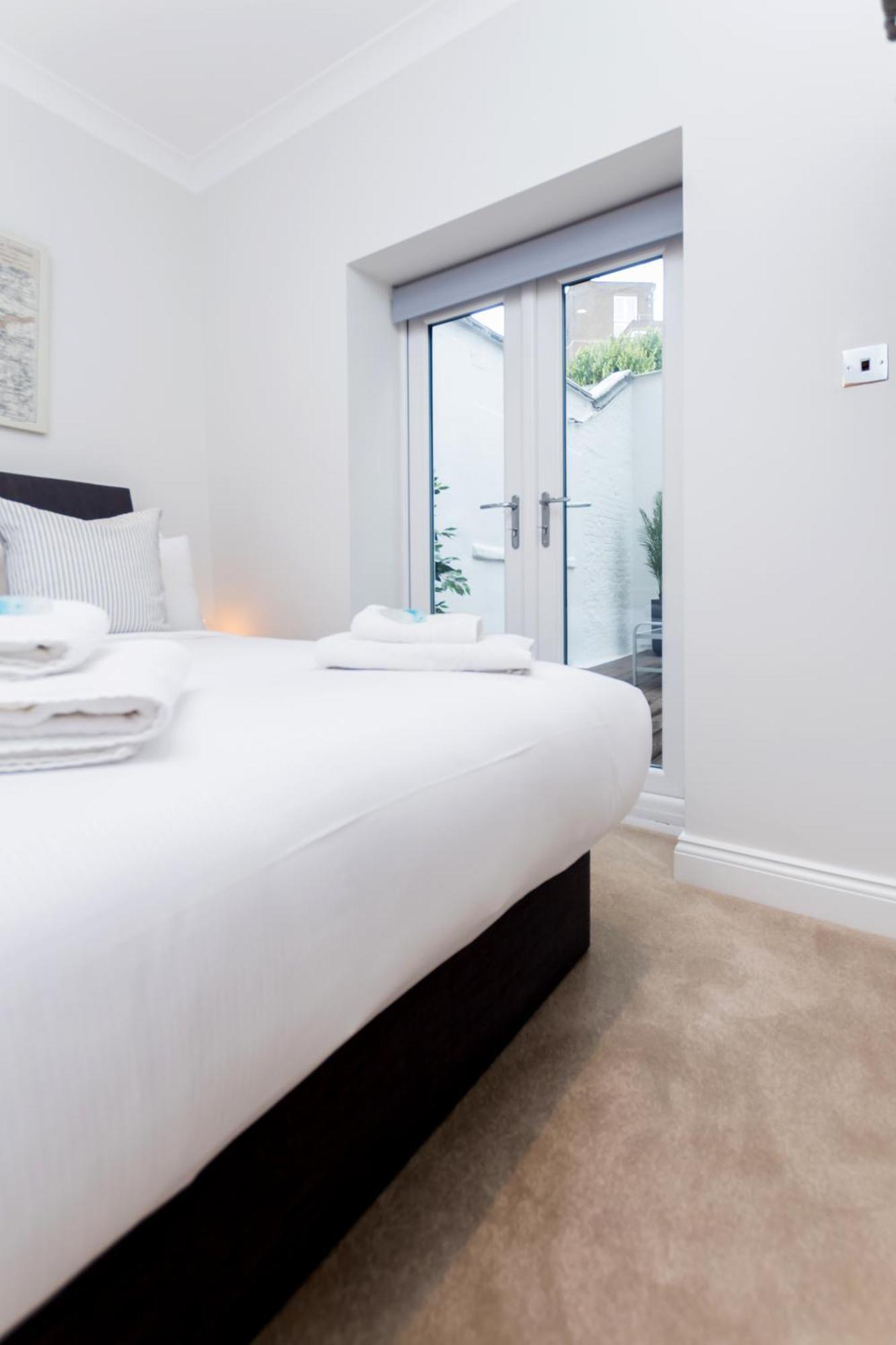Vibrant 1br Apt Wprivate Decked Garden, Fast Wifi Apartment