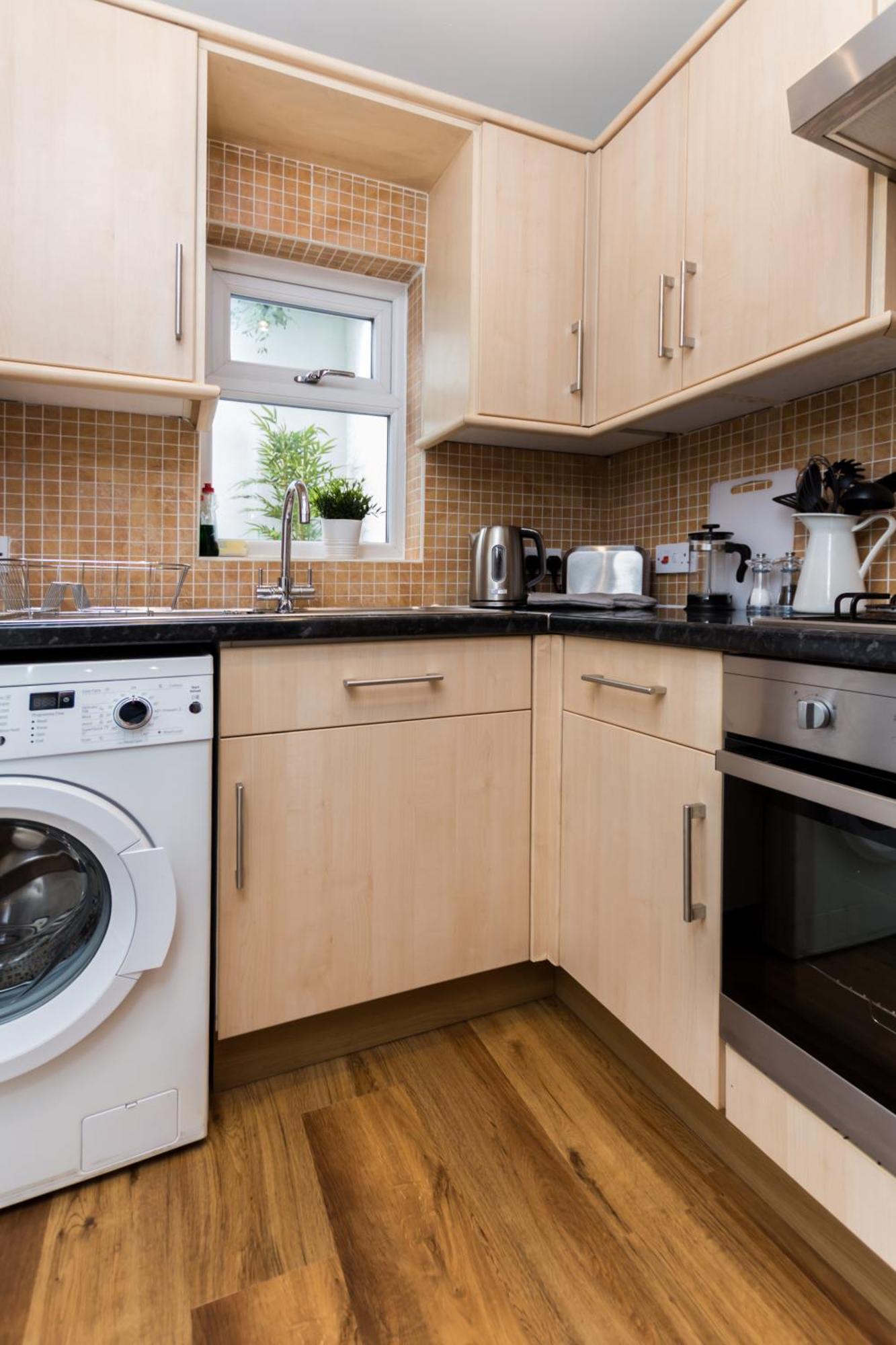 Vibrant 1br Apt Wprivate Decked Garden, Fast Wifi Apartment London