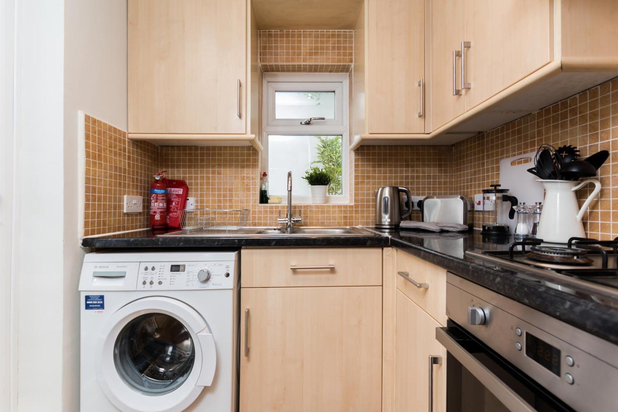 Apartment Vibrant 1br Apt Wprivate Decked Garden, Fast Wifi