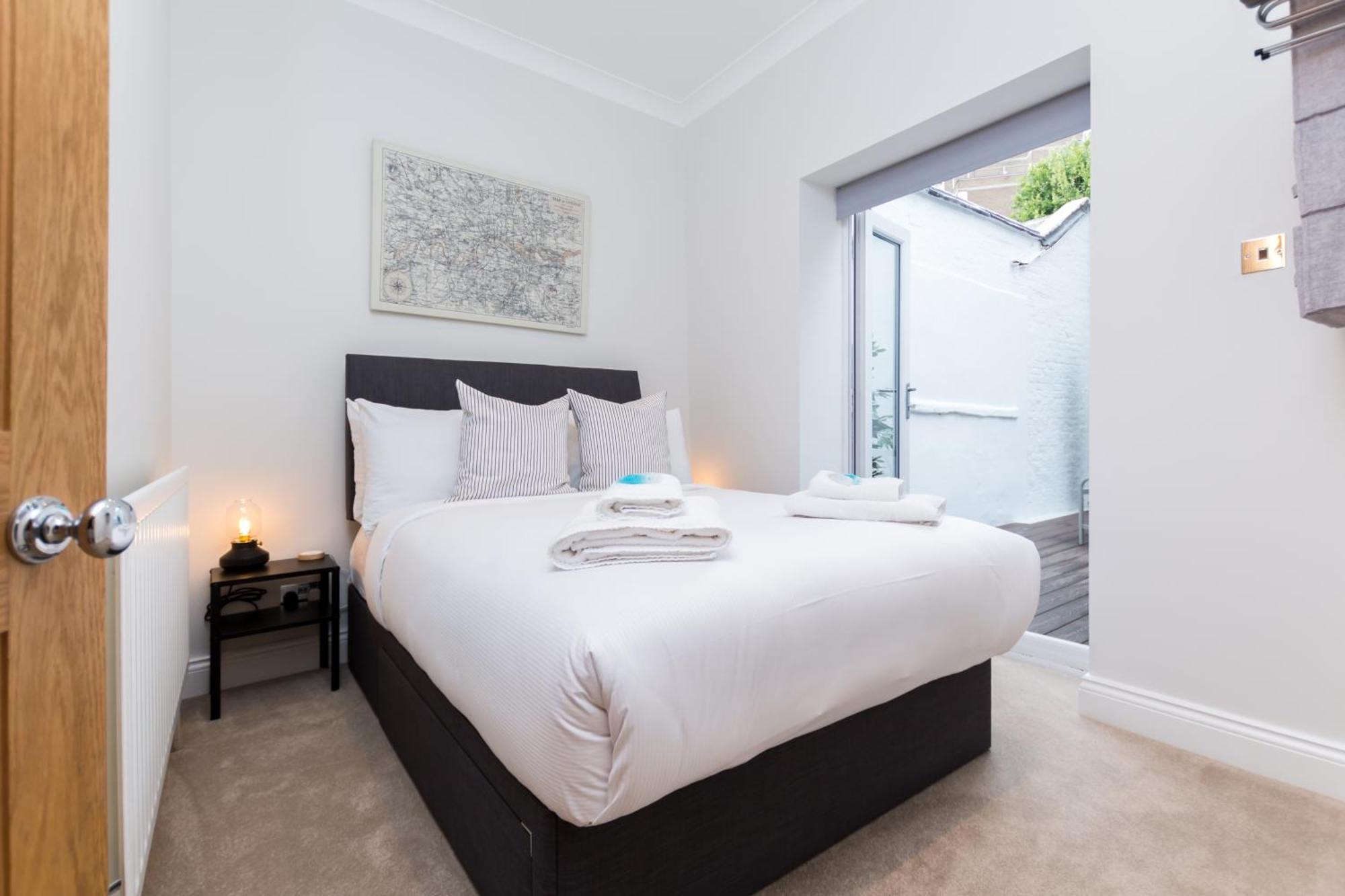 Vibrant 1br Apt Wprivate Decked Garden, Fast Wifi * London