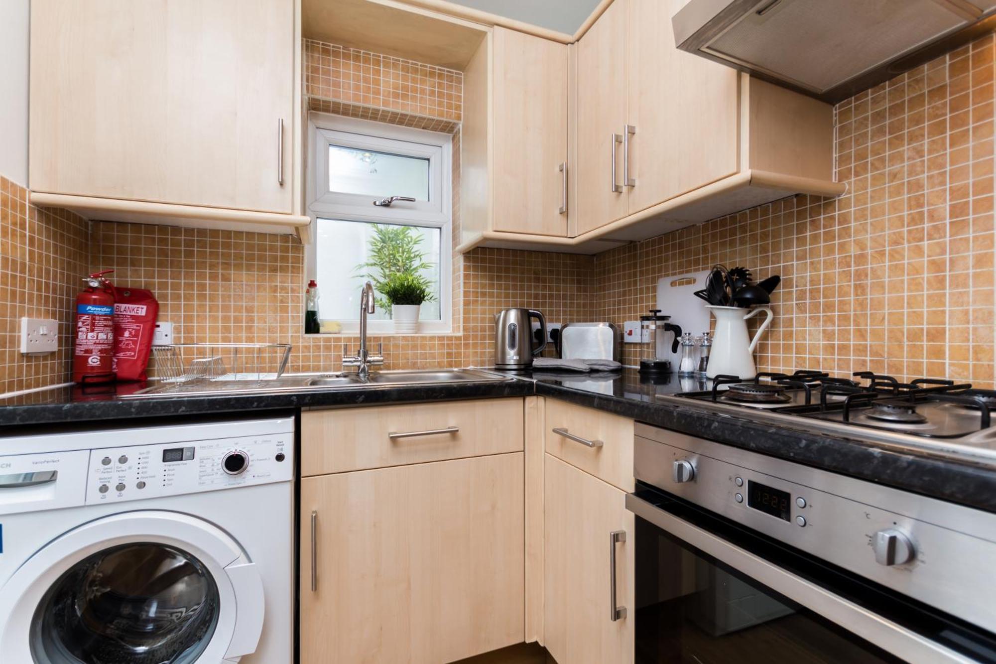 Vibrant 1br Apt Wprivate Decked Garden, Fast Wifi London
