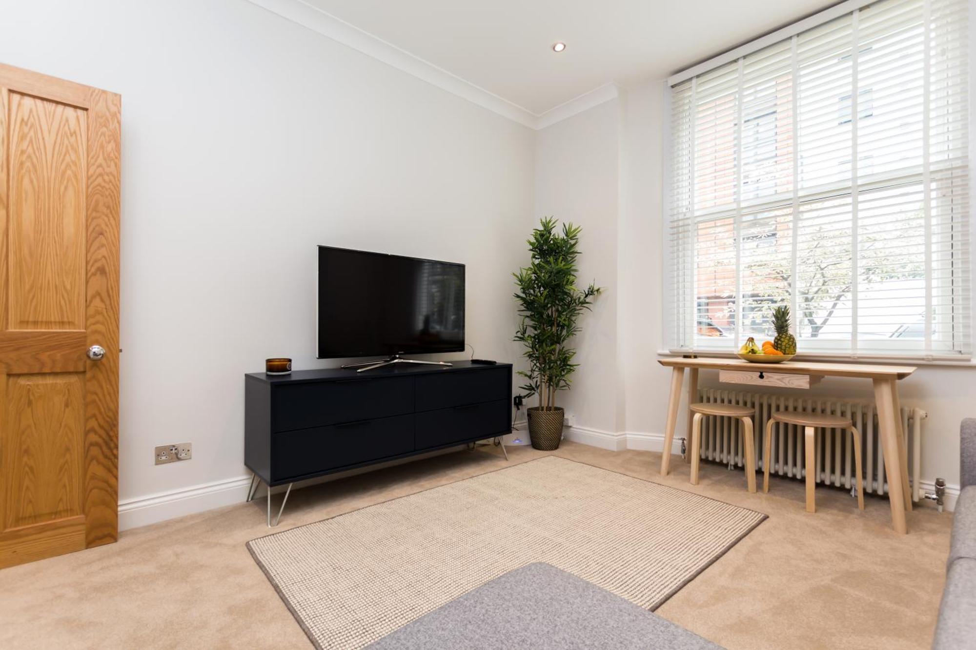 Vibrant 1br Apt Wprivate Decked Garden, Fast Wifi London