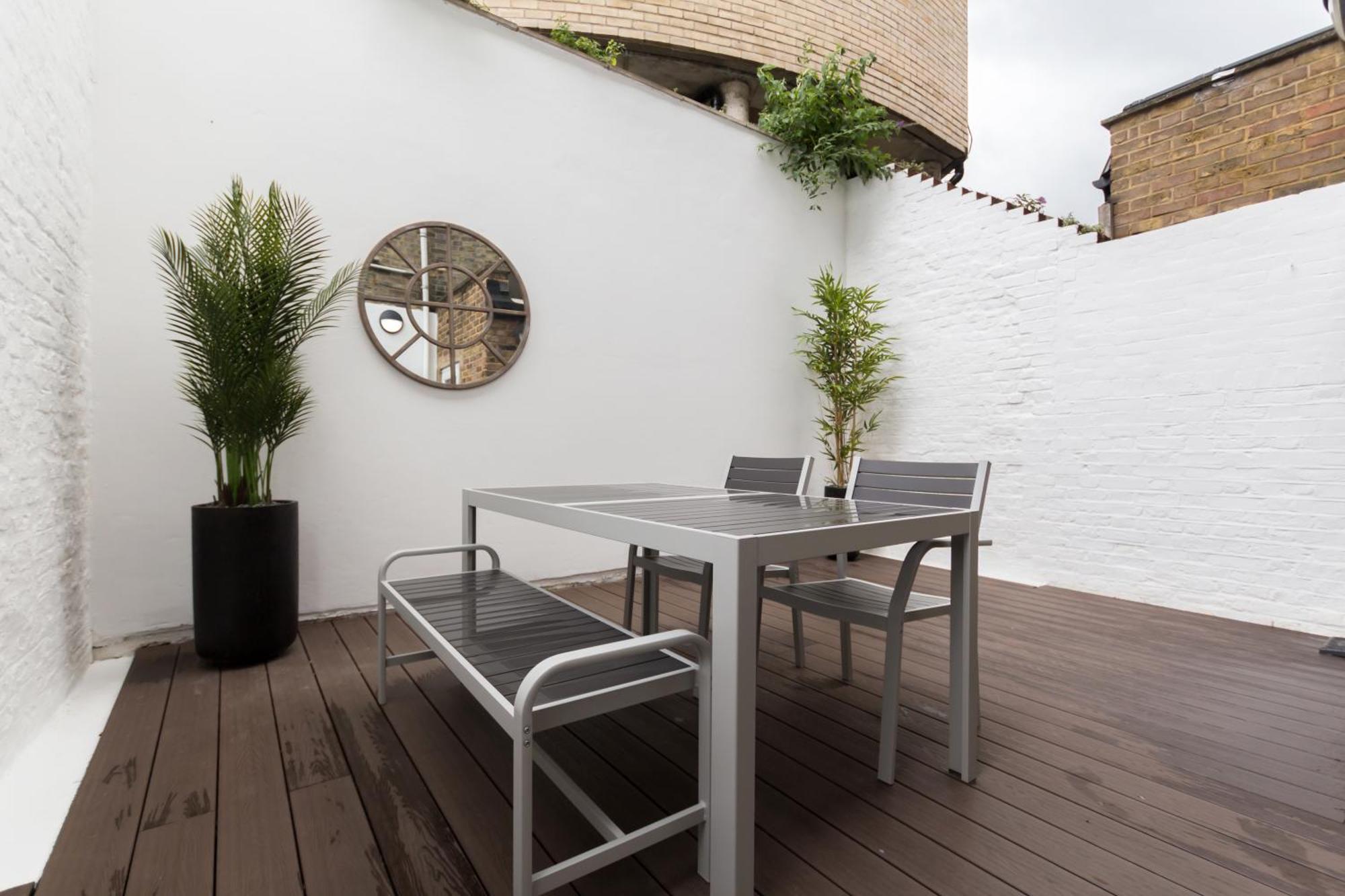 Vibrant 1br Apt Wprivate Decked Garden, Fast Wifi Apartment *