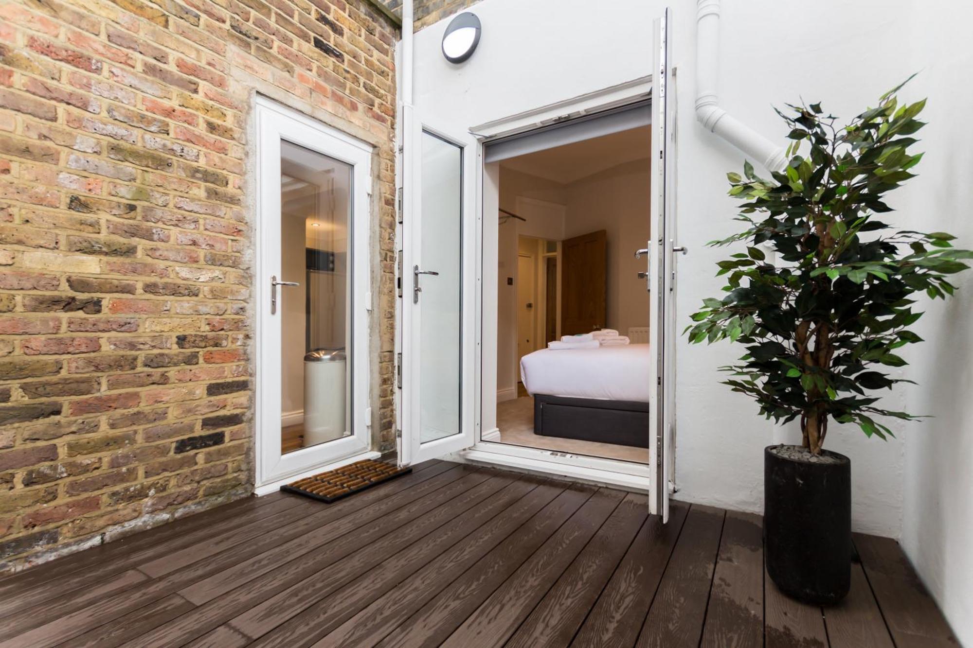 Apartment Vibrant 1br Apt Wprivate Decked Garden, Fast Wifi London