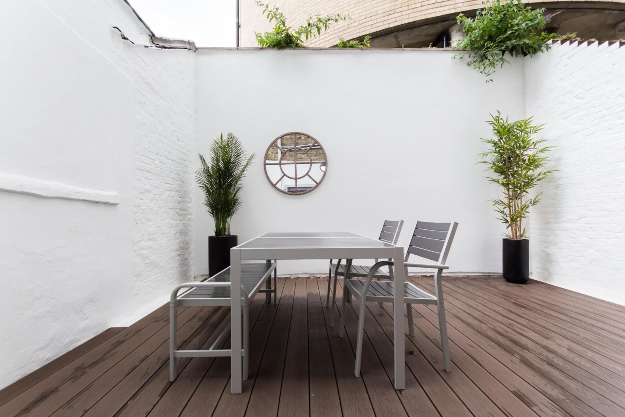 Apartment Vibrant 1br Apt Wprivate Decked Garden, Fast Wifi