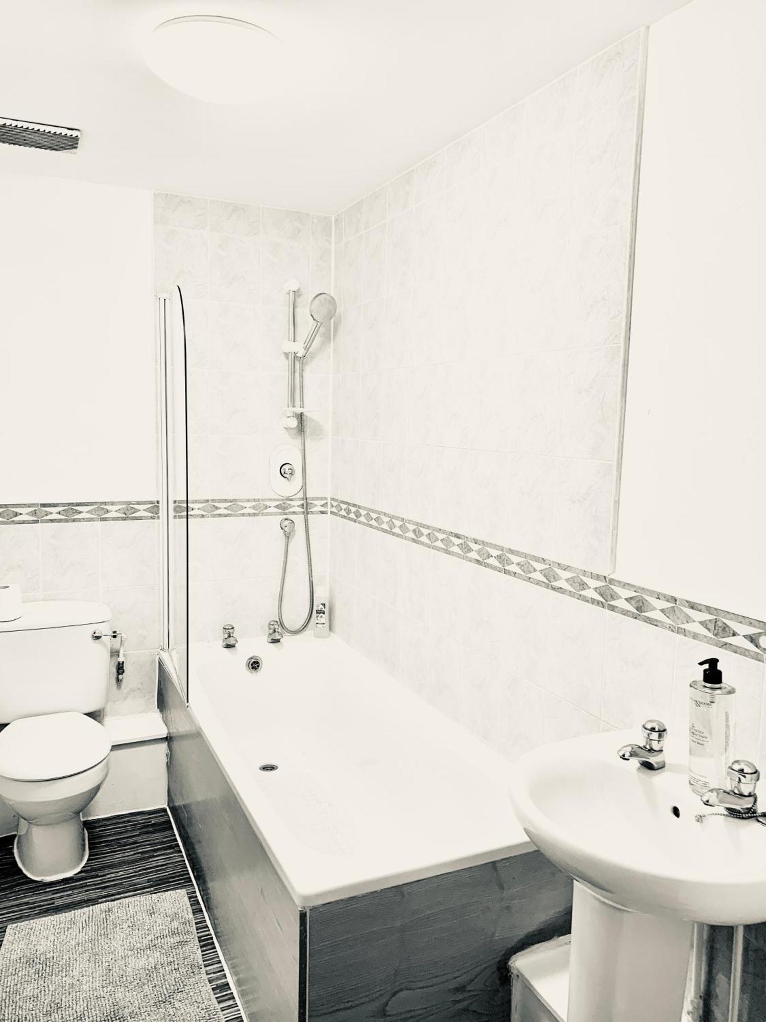 Tower Bridge London, 2 Bedrooms, Reception, Kitchen, Parking * Londen