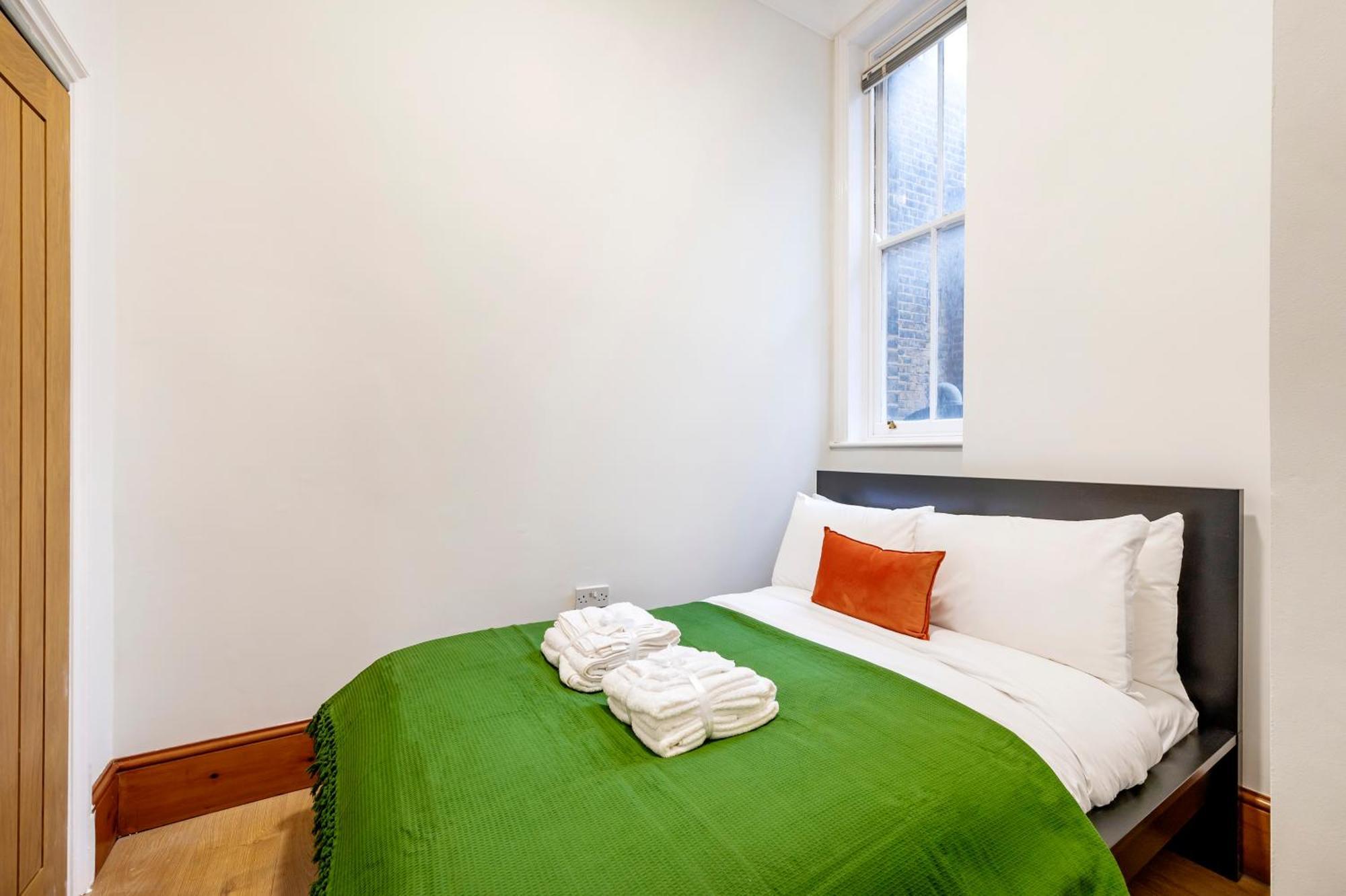 2 Bedroom In Center Of Apartment *