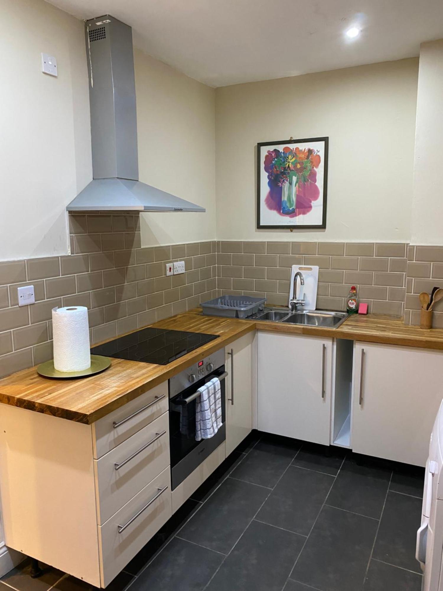 Spacious 3-bed In Apartment