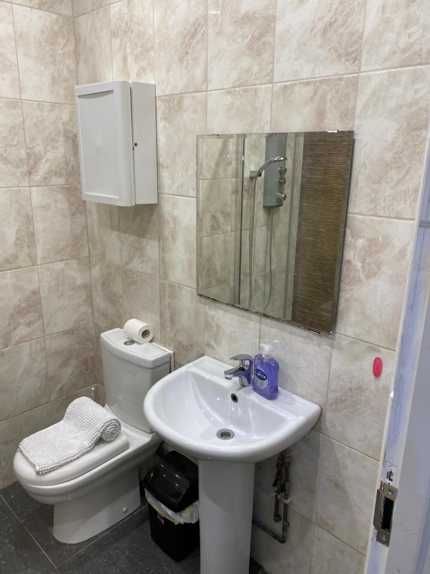 Apartment Spacious 3-bed In *