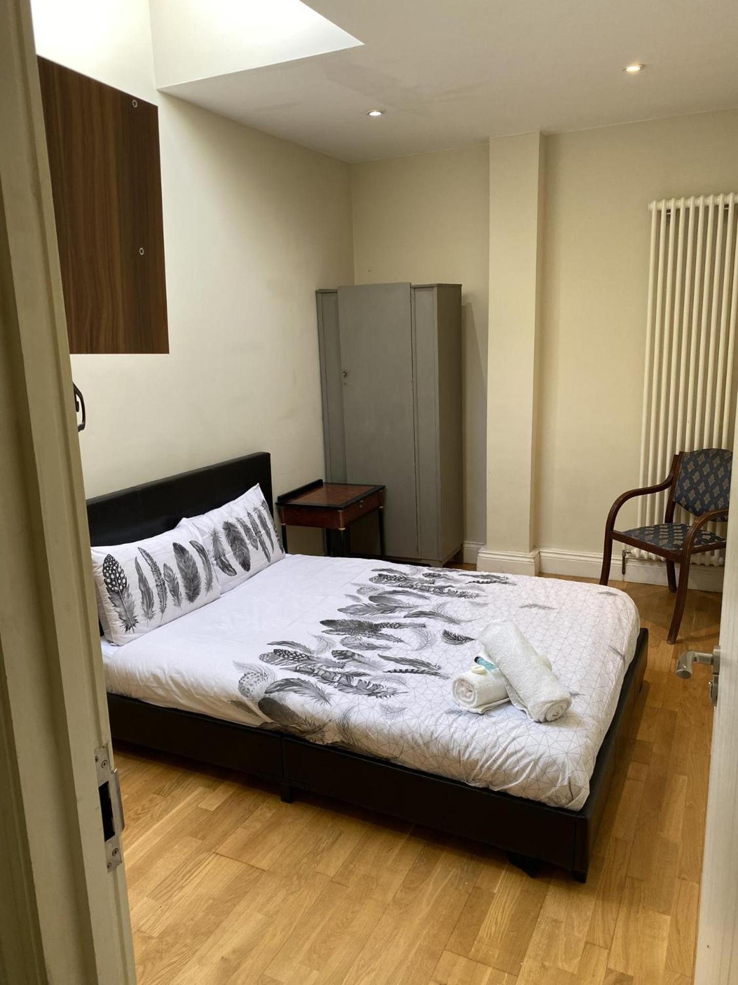 Spacious 3-bed In Apartment *