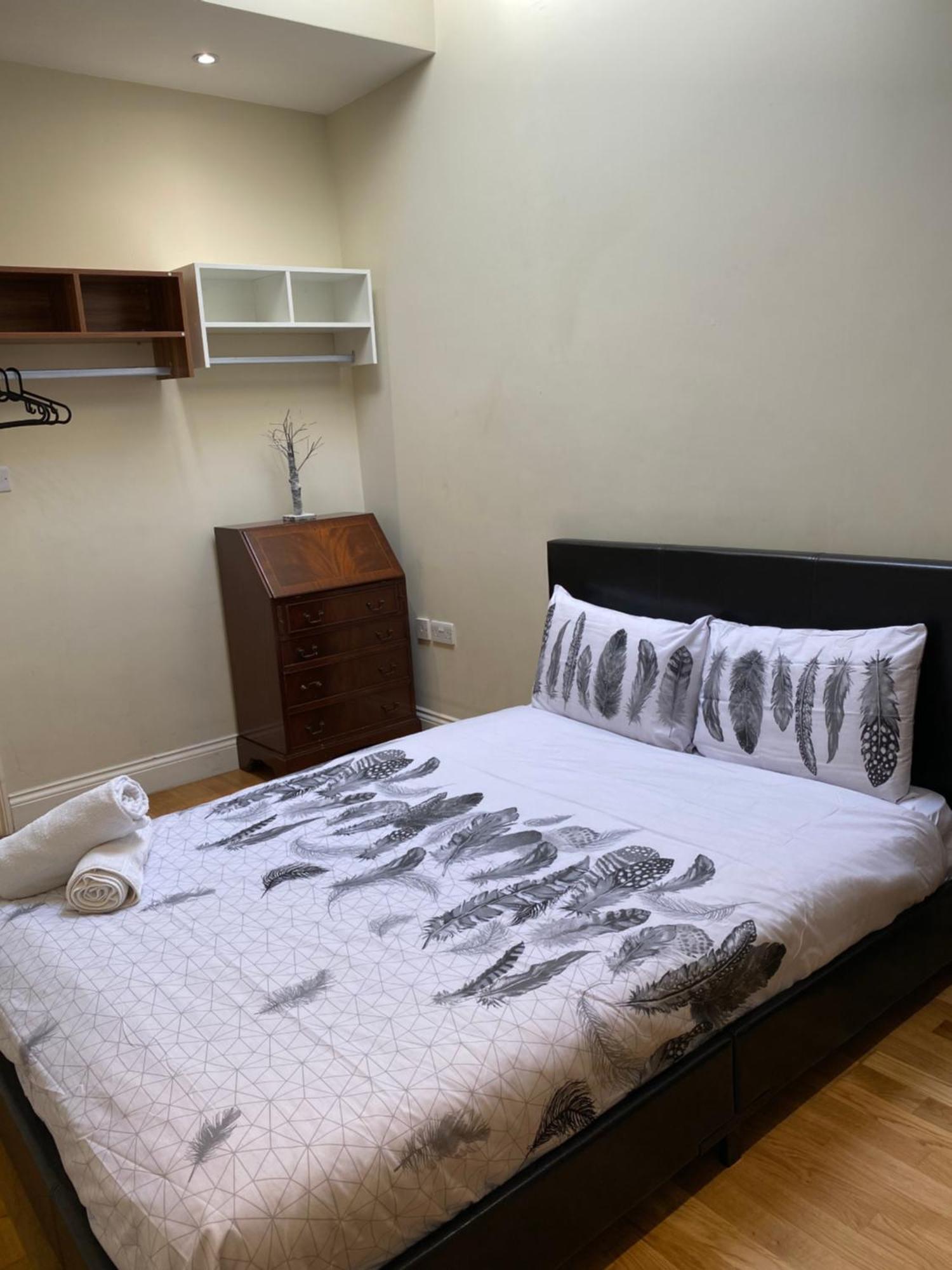 Spacious 3-bed In Apartment *