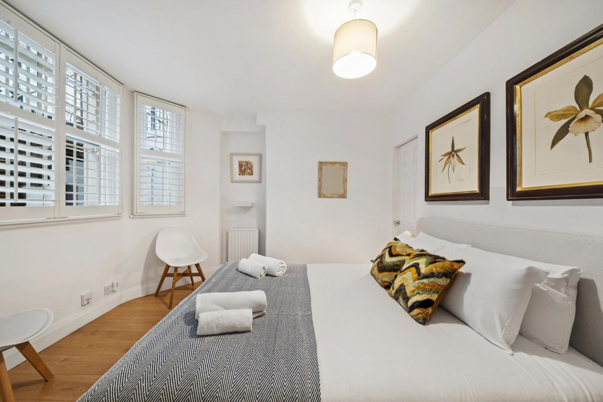 2 Bedroom Garden Flat In W Kensington * London