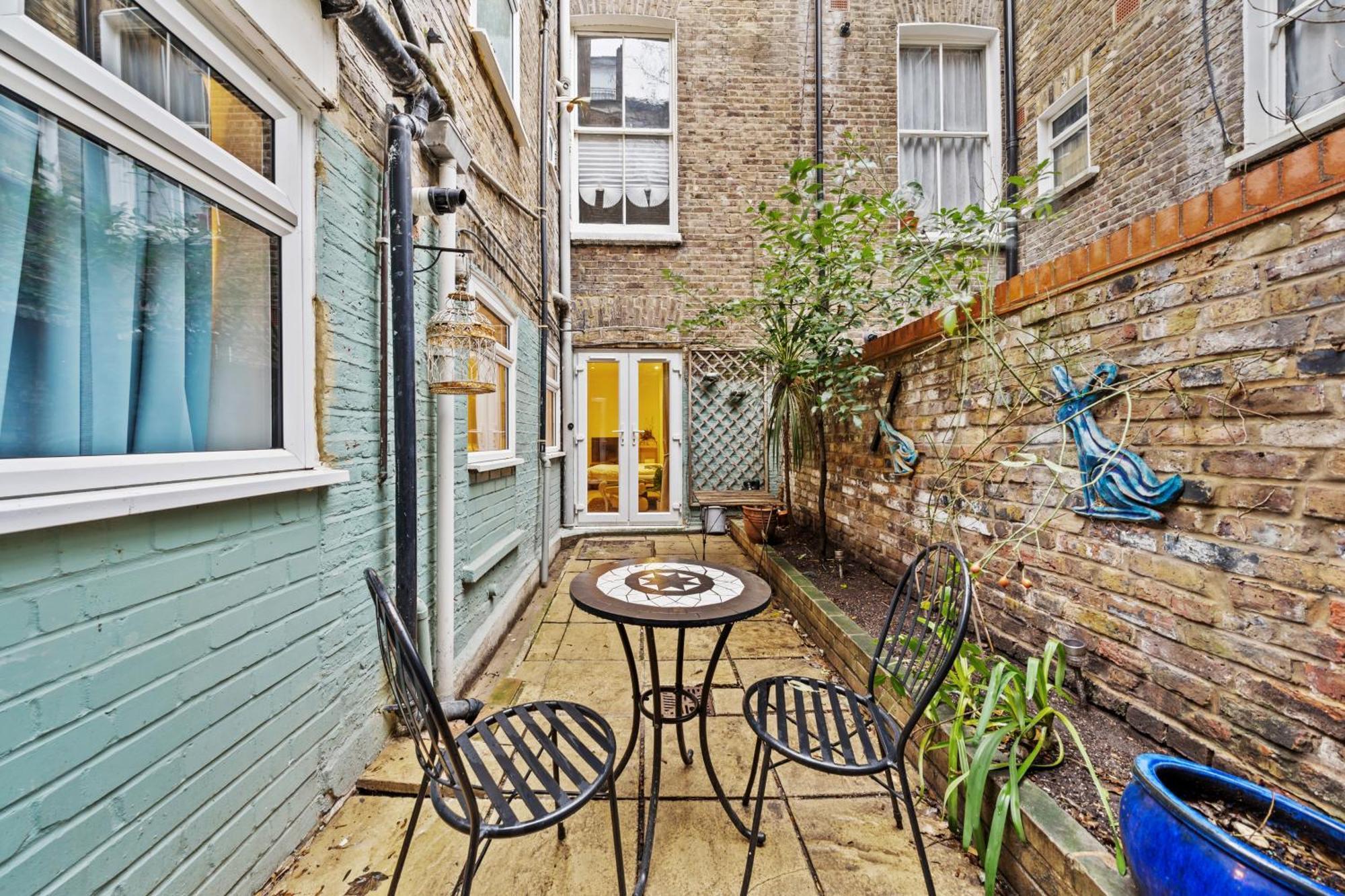 Apartment 2 Bedroom Garden Flat In W Kensington *