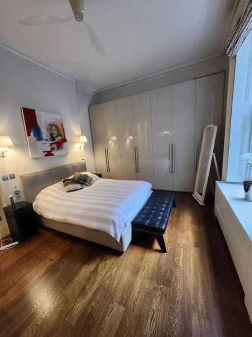 2 Bedroom Luxury Flat In South Kensington * Londen