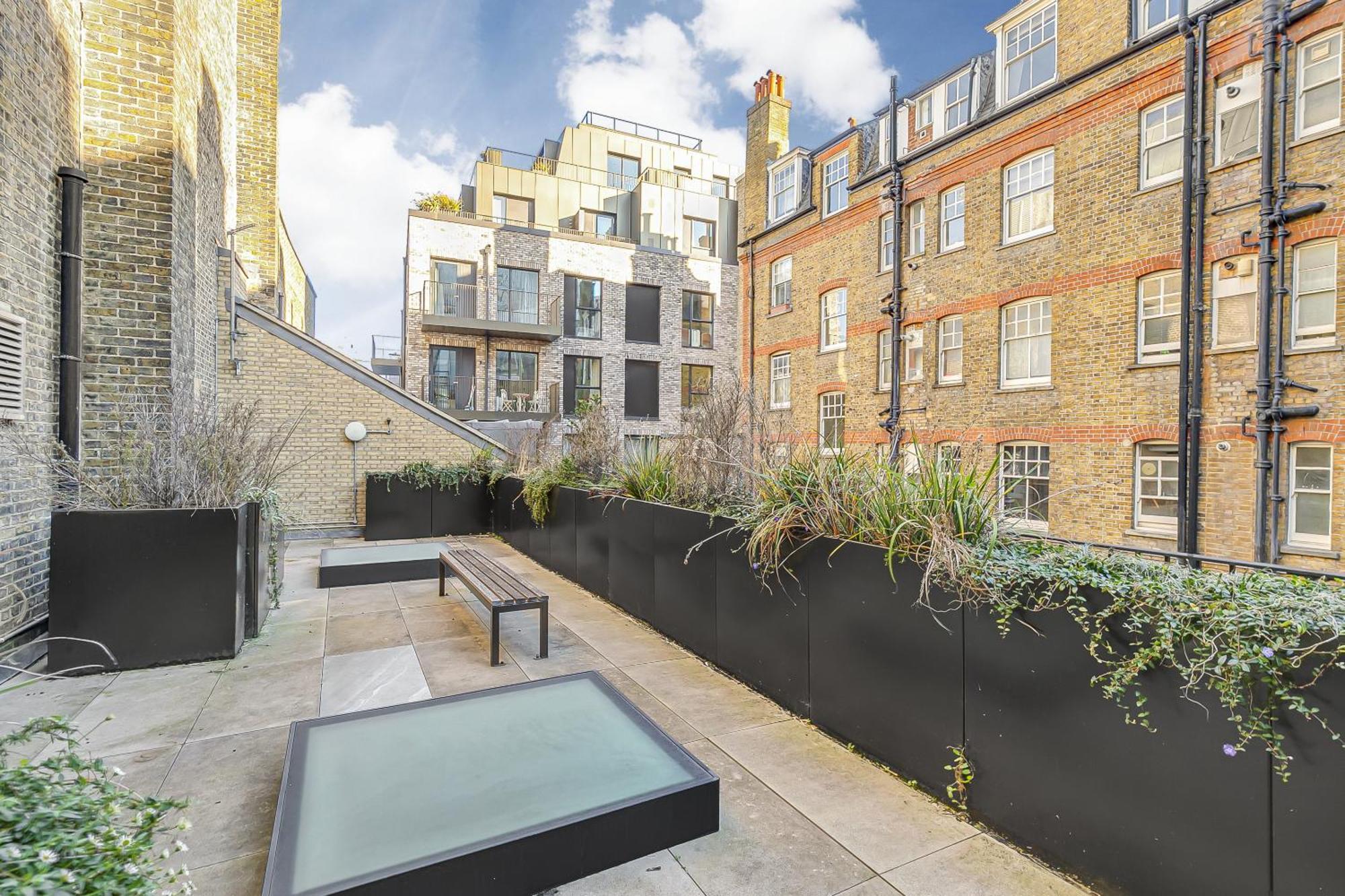 The Covent Courtyard Flat London