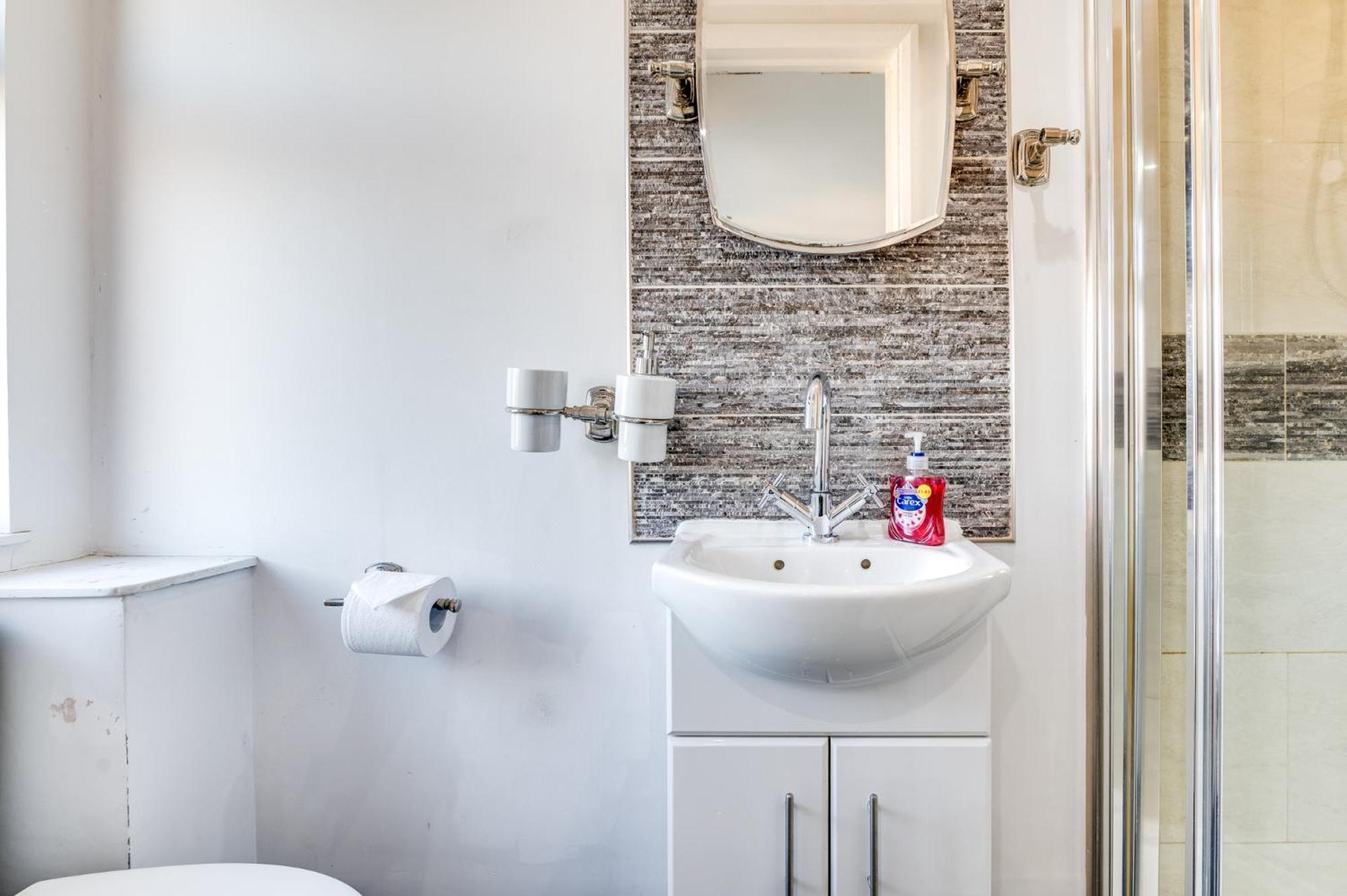 Livestay - Stylish 3-bed Gem In Trendy E1