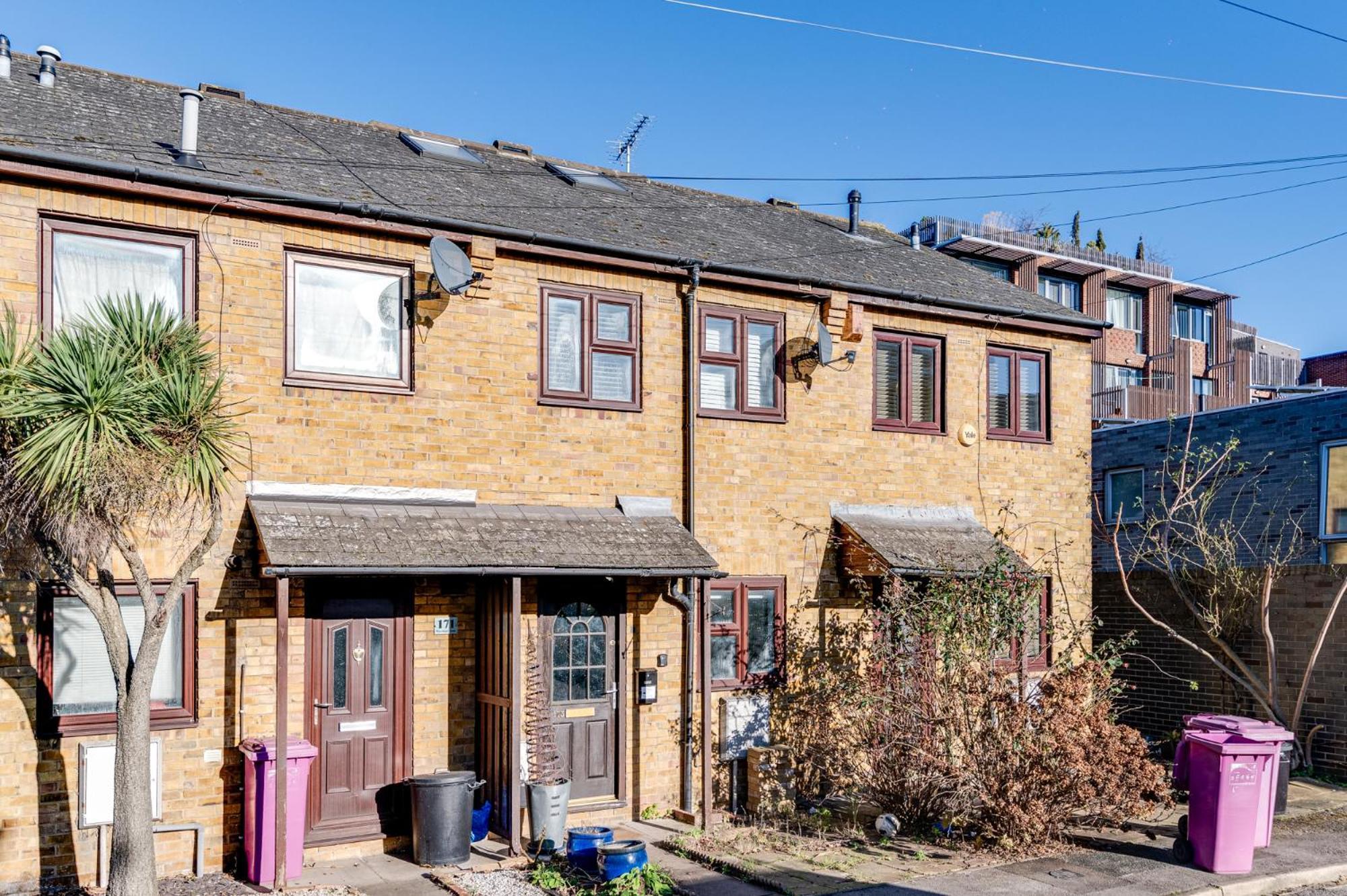 Livestay - Stylish 3-bed Gem In Trendy E1 Apartment *