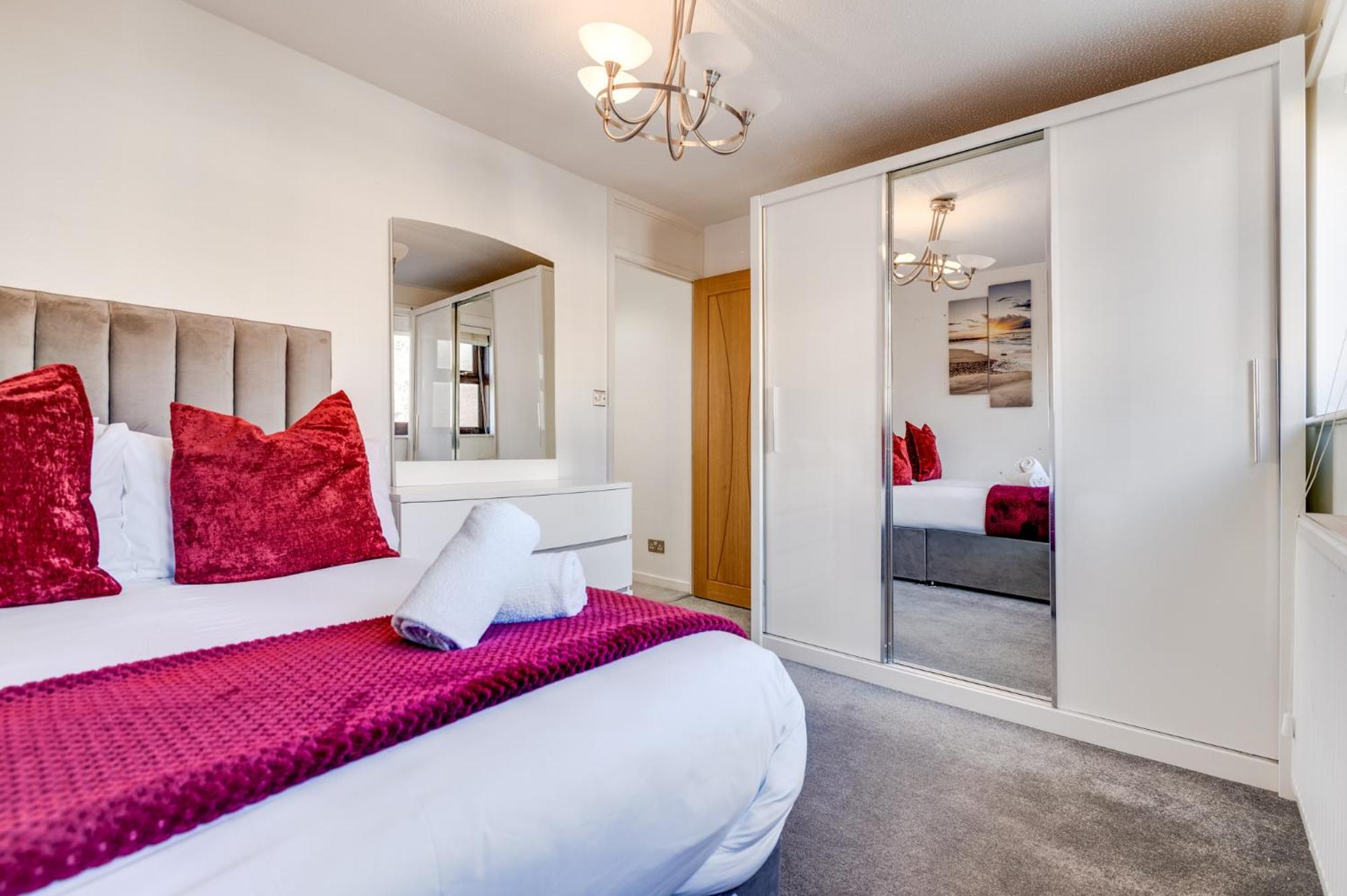 Livestay - Stylish 3-bed Gem In Trendy E1 Apartment London