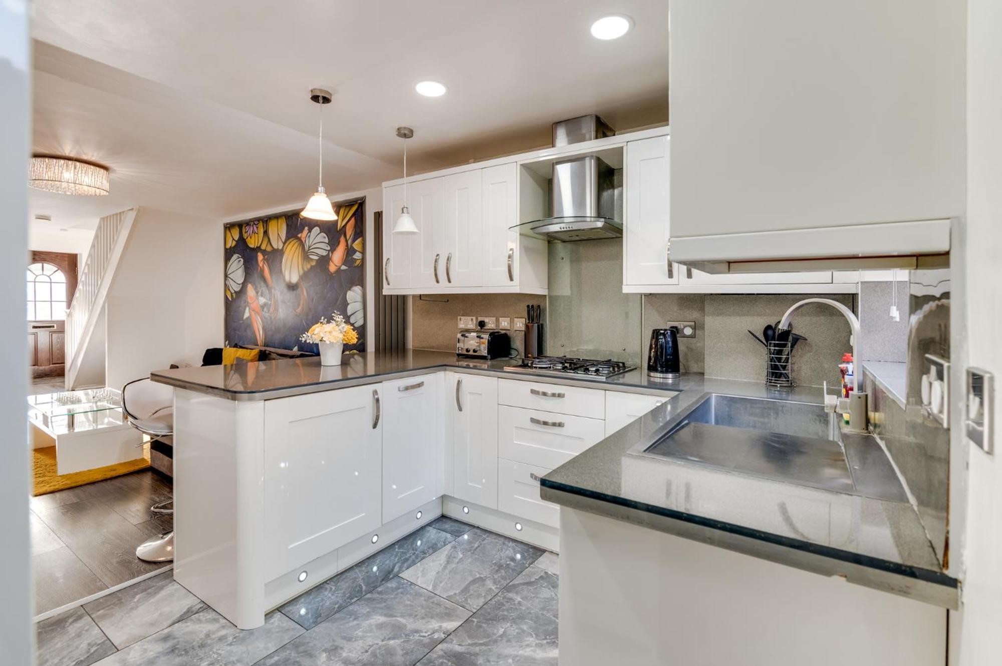 Livestay - Stylish 3-bed Gem In Trendy E1 Apartment