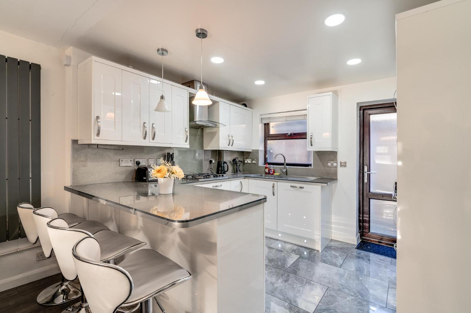 Livestay - Stylish 3-bed Gem In Trendy E1 Apartment