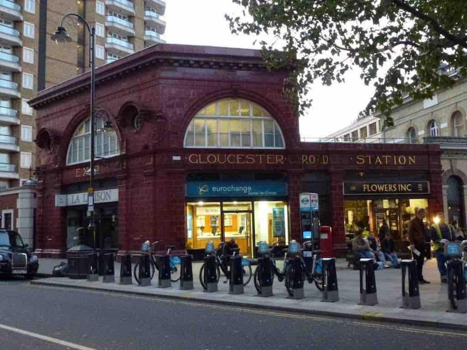 Spacious Flat In The Desirable Area Of Londres