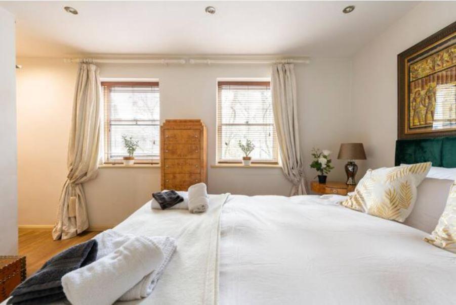 Lejlighed Super Beautiful Three Bedroom London