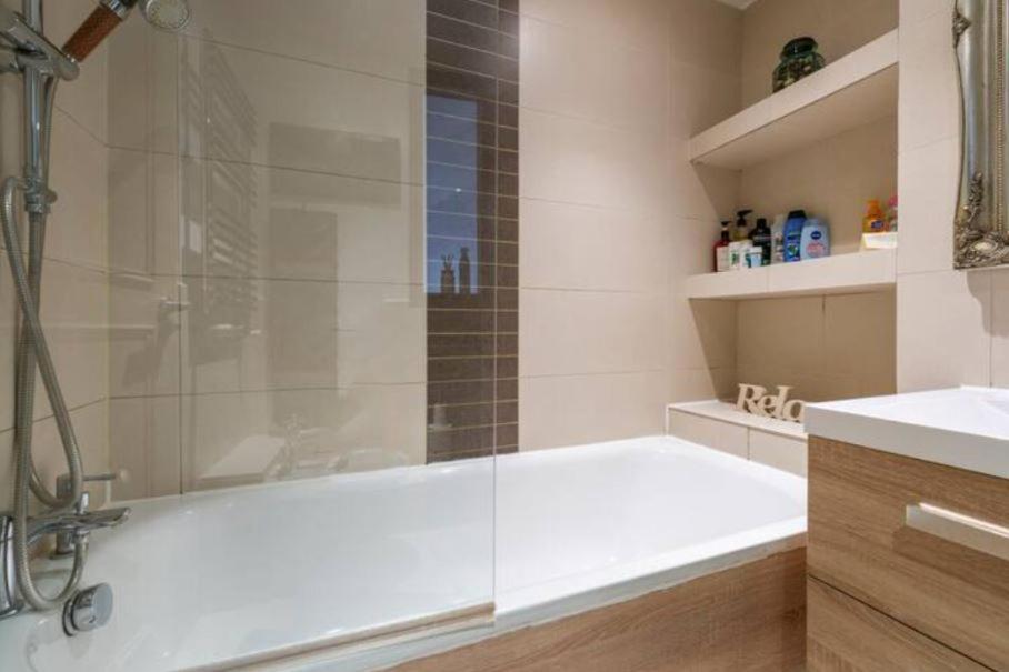 Lejlighed Super Beautiful Three Bedroom *