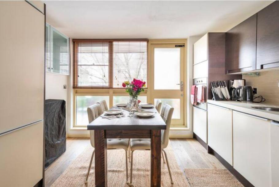 Super Beautiful Three Bedroom Lejlighed *
