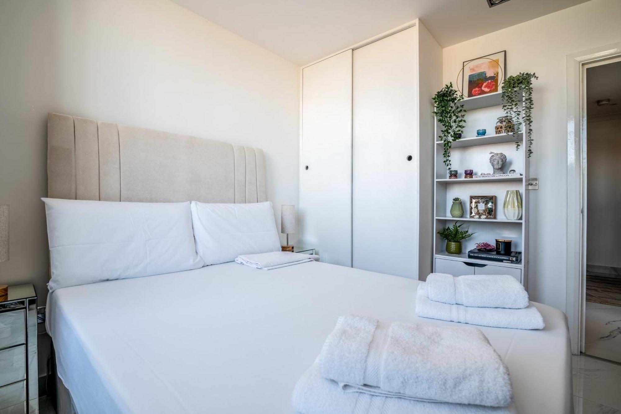 Canary Wharf Retreat With Free Secure Parking Leilighet *