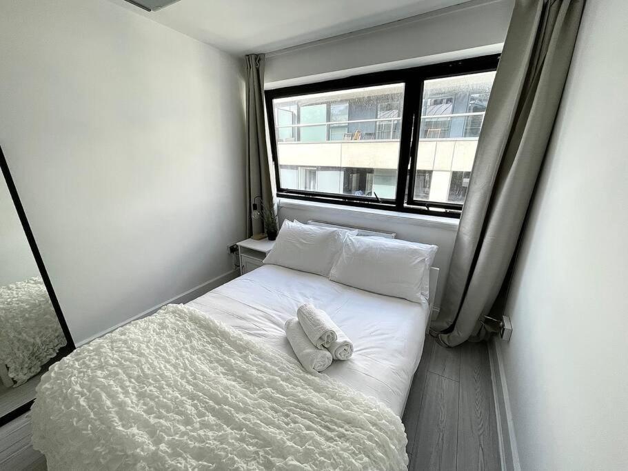 6 Bedroom In A 3 Building Complex, Great For Large Group Bookings, Location