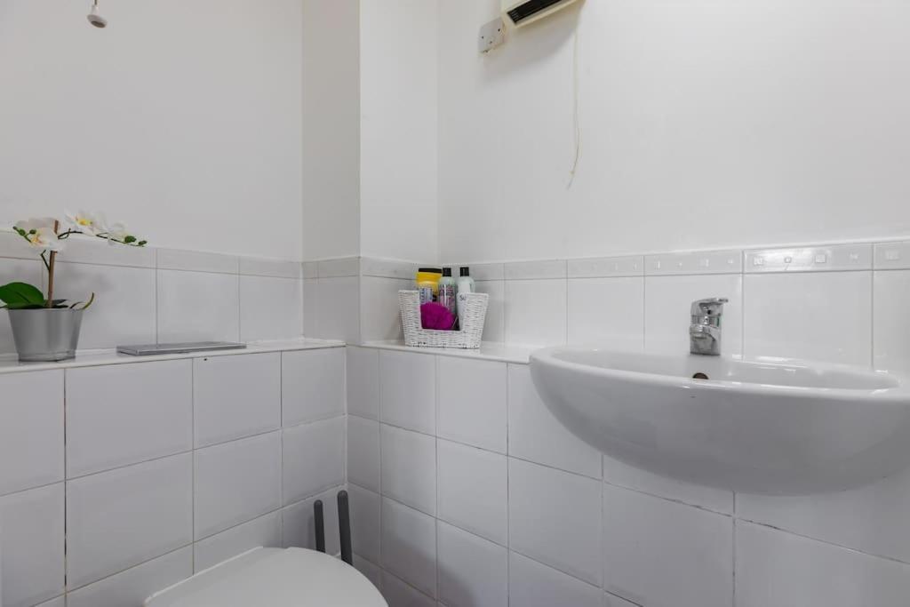 2-br Oasis In Woolwich