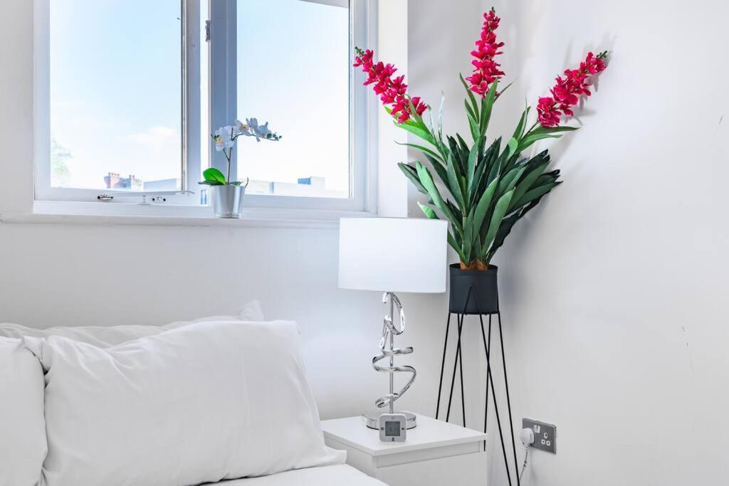 2-br Oasis In Woolwich *