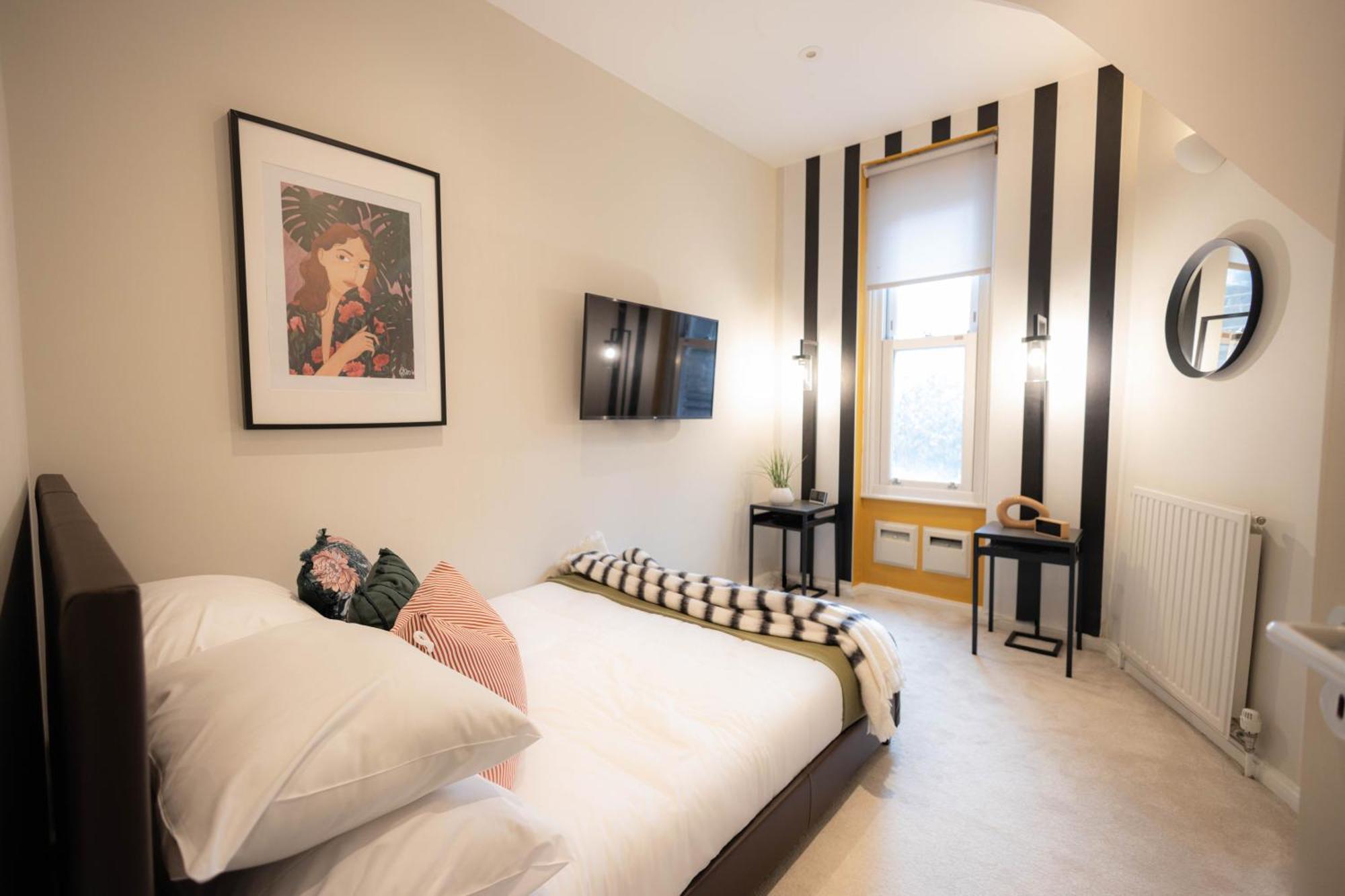 Explore Granary Square Two Bedroom By Belvilla Londen