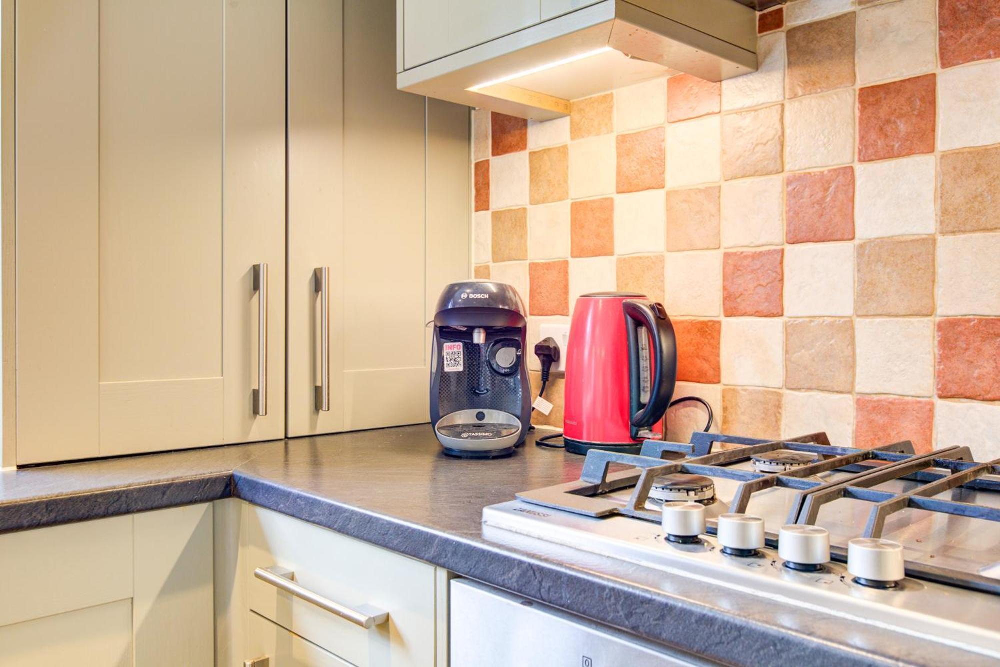 Spacious & Modern 2 Bed Sleeps 5 In Walthamstow Londres