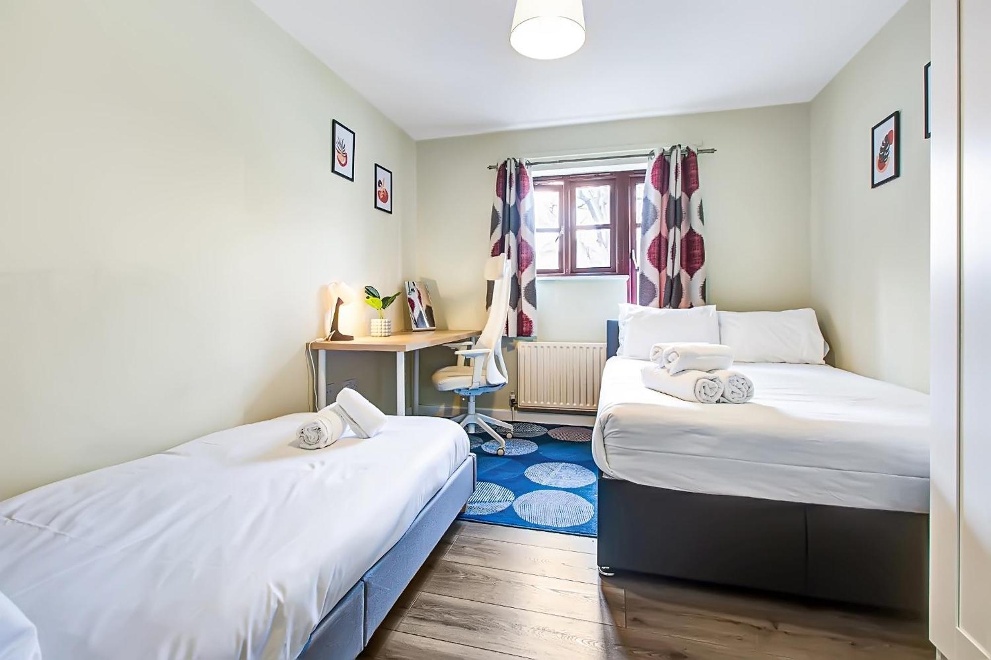 Spacious & Modern 2 Bed Sleeps 5 In Walthamstow Londres