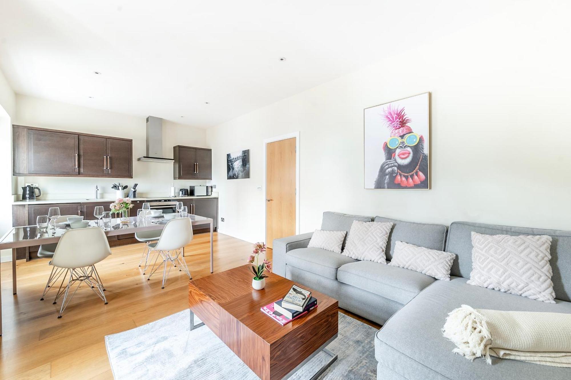 Moments From Hyde Park & Notting Hill With Free Luggage Storage And Washing Machine Lejlighed London