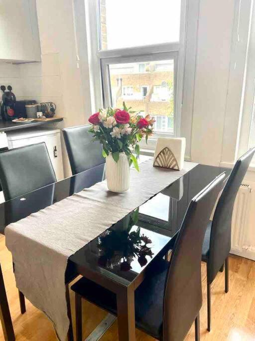 Apartment A Bright Two Double Bedroom Flat