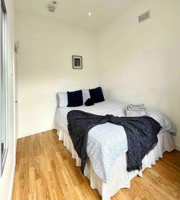 Apartment A Bright Two Double Bedroom Flat *