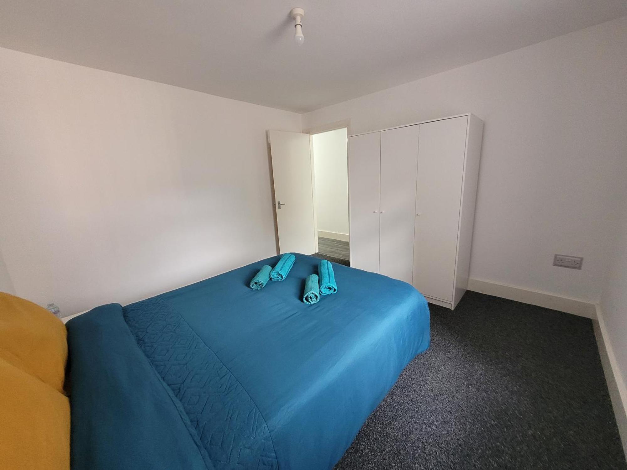 Lovely 2-bed Fully Refurbished House In Ferienhaus