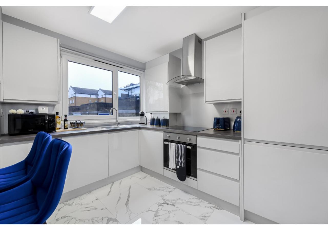 Lovely 4 Bedroom With Outdoor Space! Appartement *