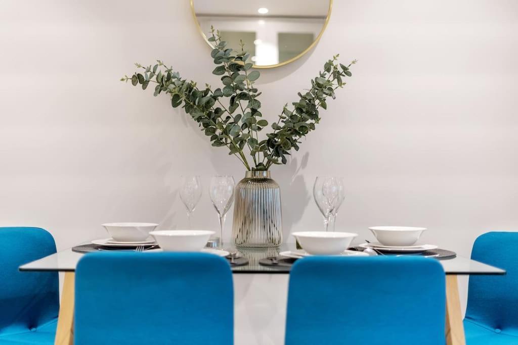 Stylish Contemporary 1 Bed Flat Near Bridge Londra