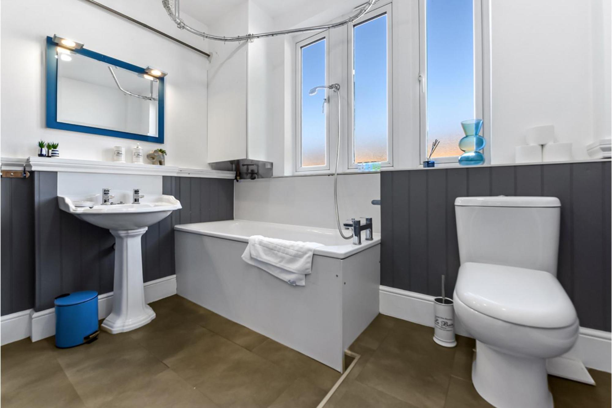 Peaceful And Radiant 3br Flat Apartment