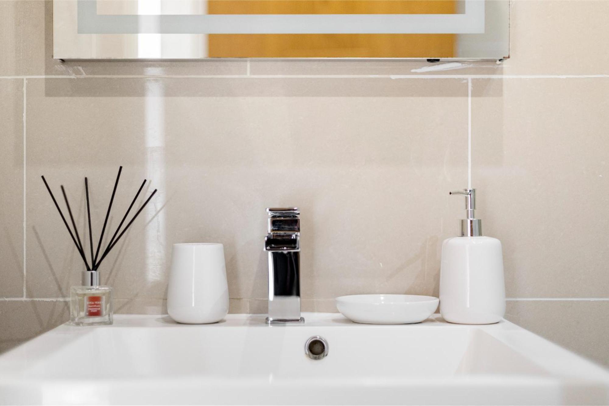 Tranquil Flat With Outdoor Space - Prime Location! Appartamento