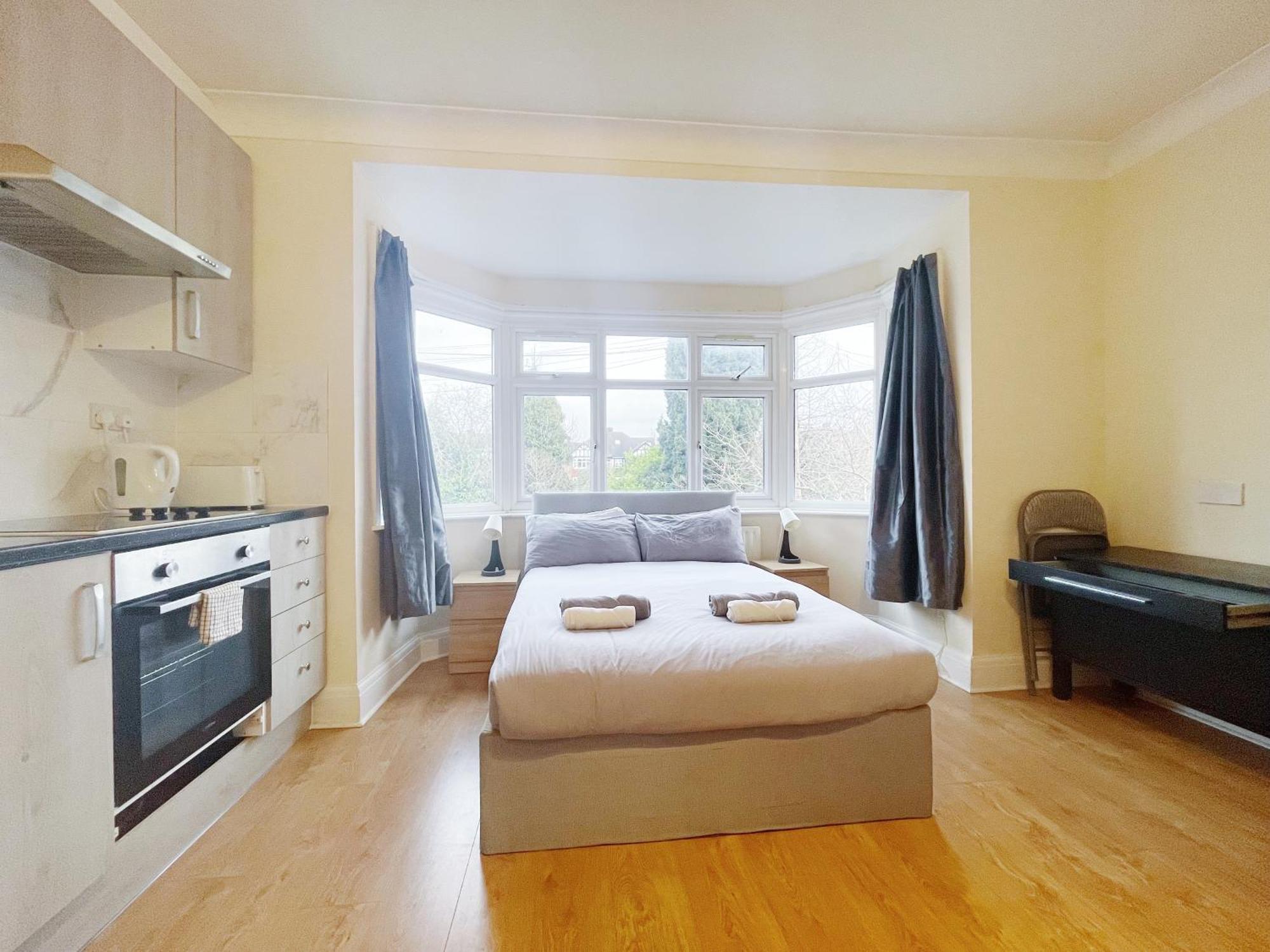 Large Cosy 15min From * London