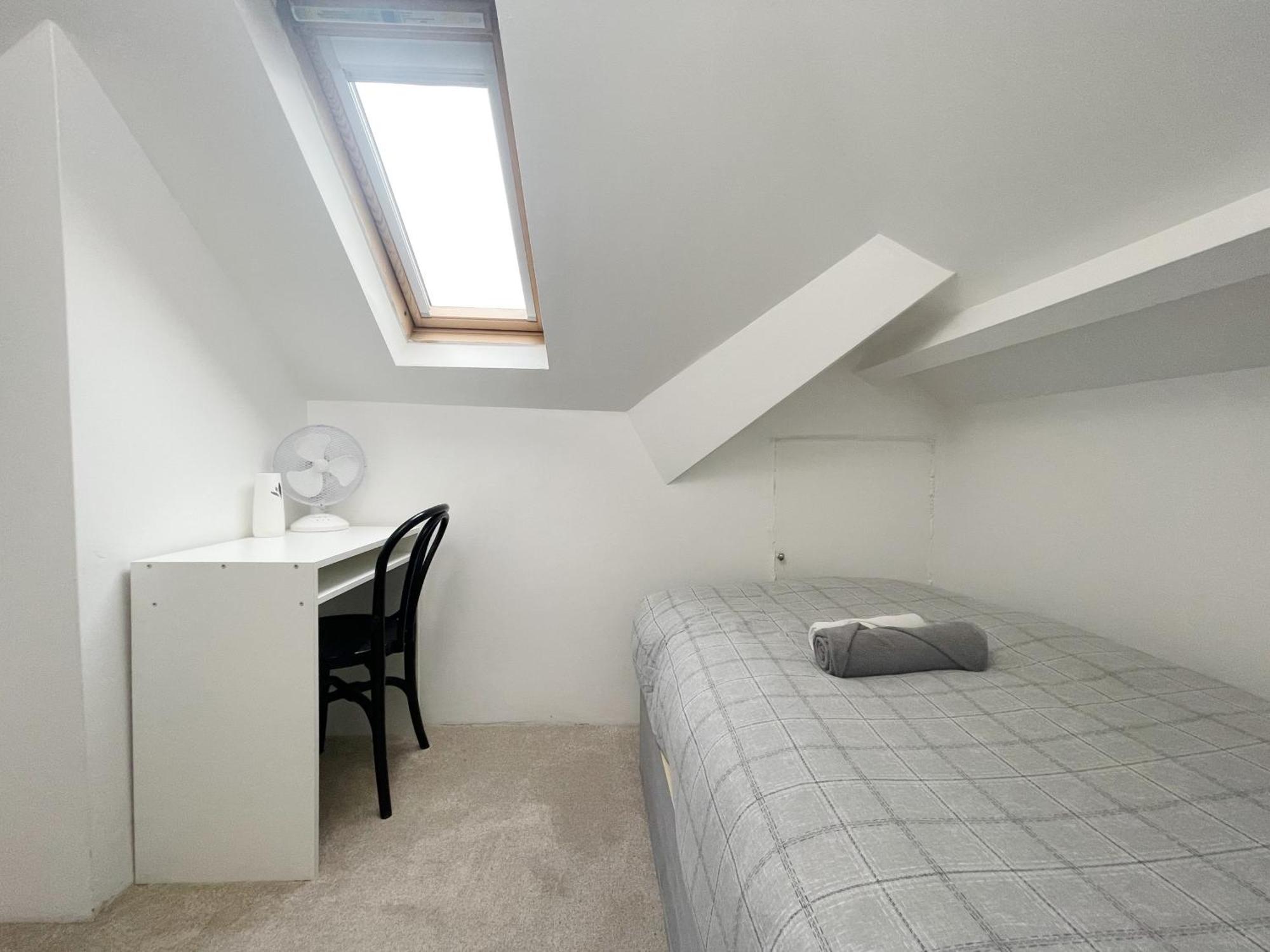 Privatunterkunft Large Cosy 15min From