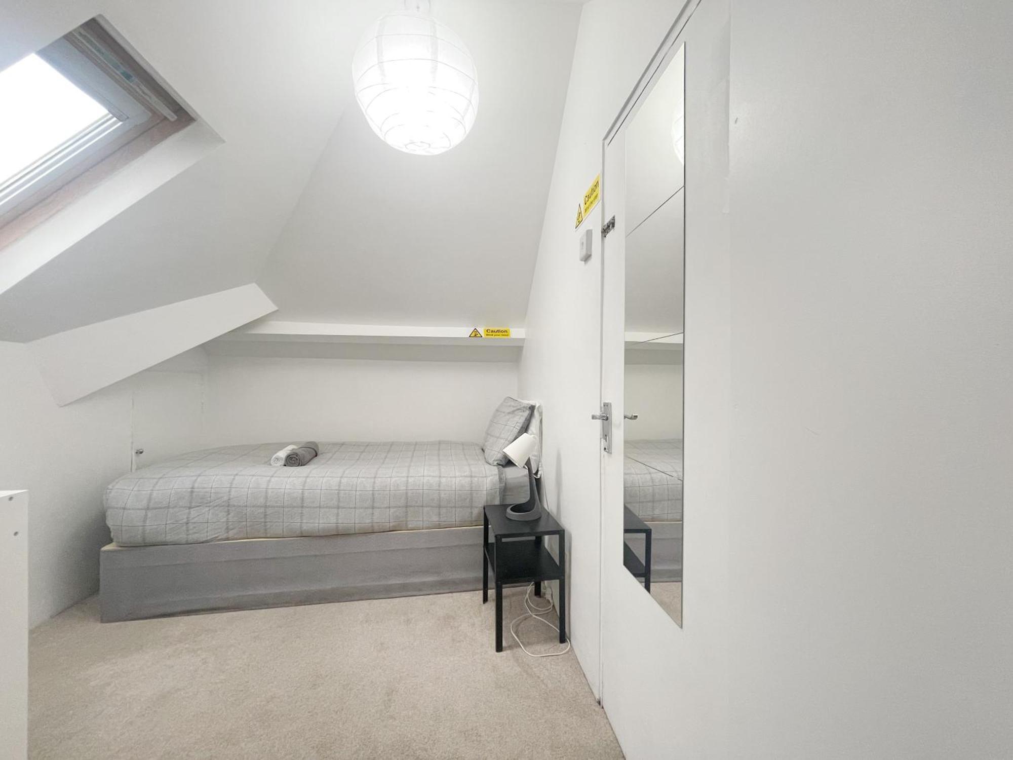 Privatunterkunft Large Cosy 15min From *